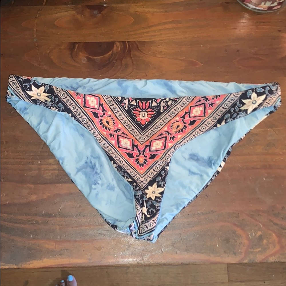 Billabong reversible bikini bottoms size medium